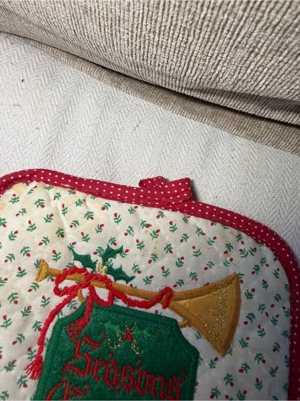 Vintage Christmas Pot Holder Seasons Greetings Embroidered Holiday Trivet